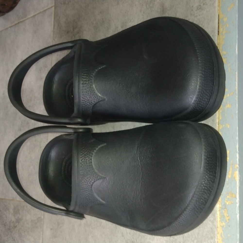 CROCS W8 _9  M.  M6 _7